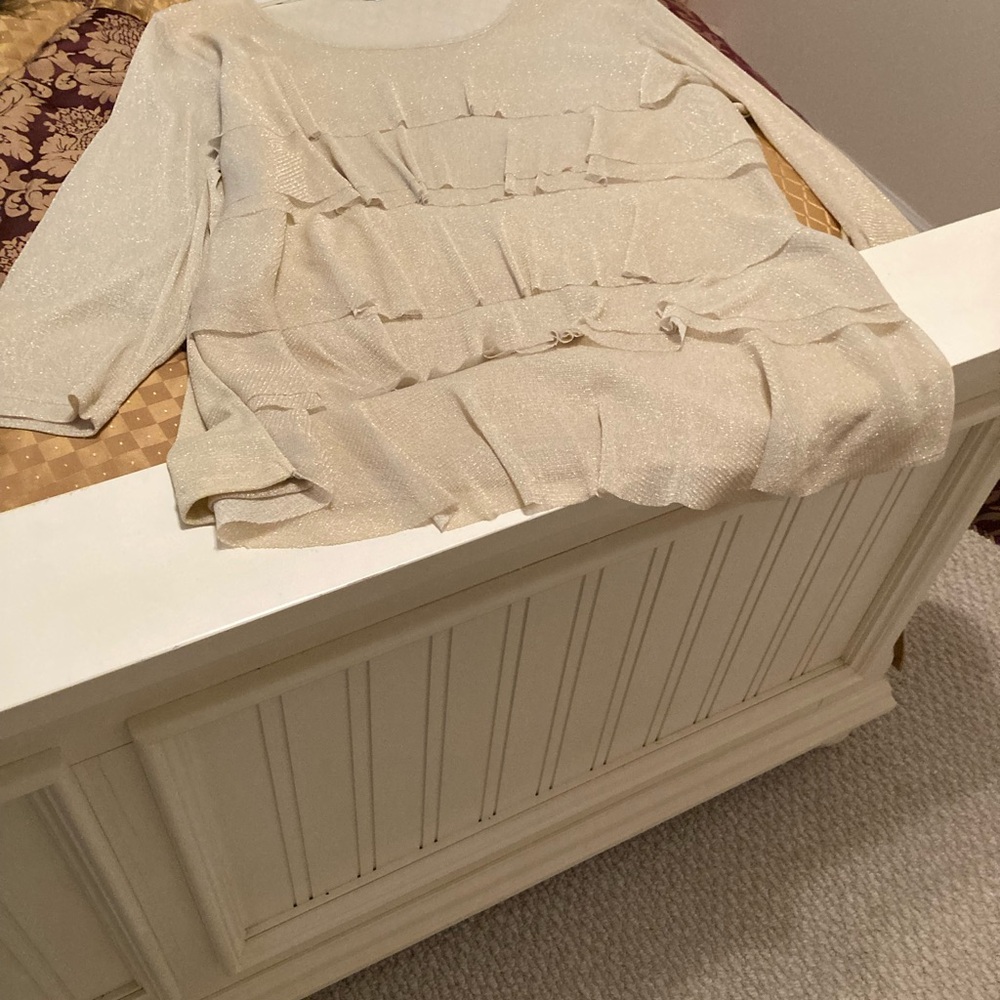 Woman’s dressy top